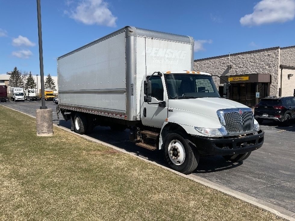 Medium Duty Box Truck-Light and Medium Duty Trucks-International-2021-MV607-Milwaukee-WI-156,072\n\t\tmiles-$ 58,750 - Image 1