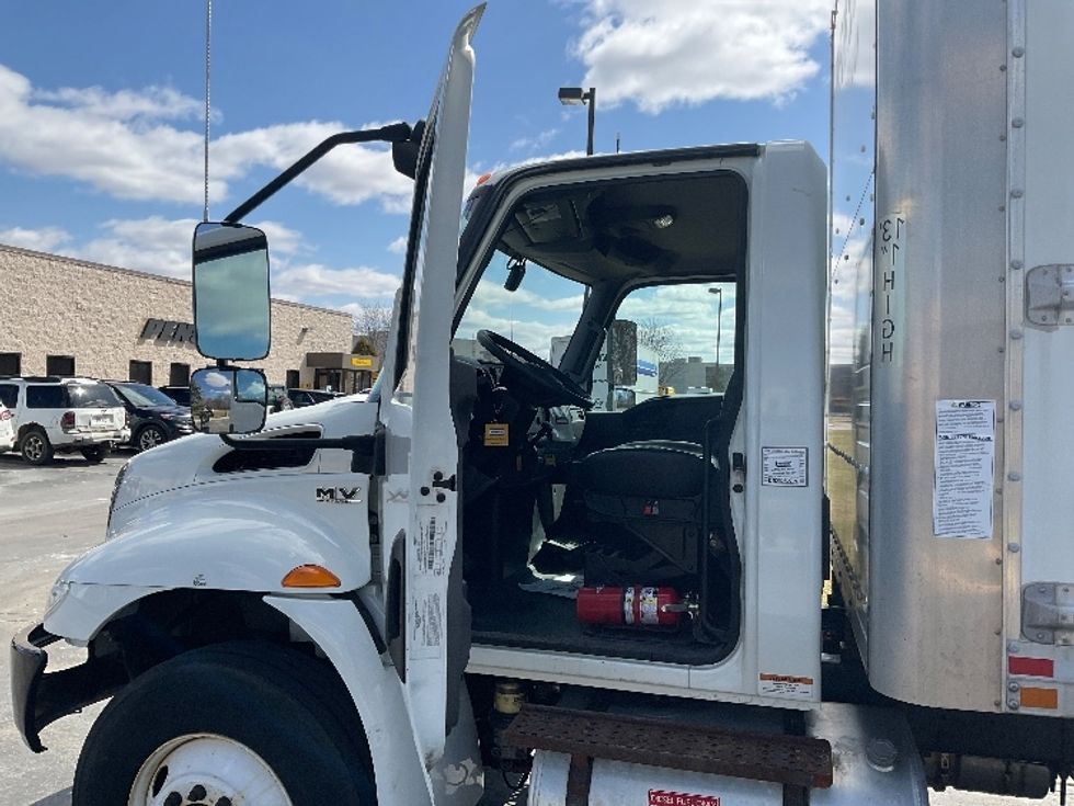 Medium Duty Box Truck-Light and Medium Duty Trucks-International-2021-MV607-Milwaukee-WI-156,072\n\t\tmiles-$ 58,750 - Image 16