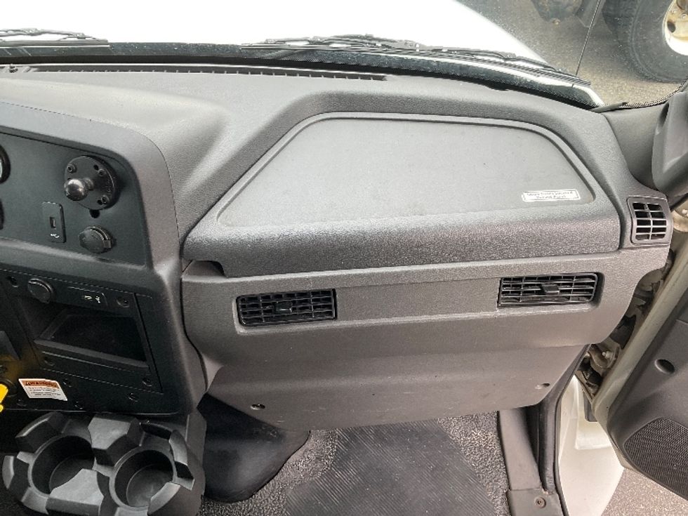 Medium Duty Box Truck-Light and Medium Duty Trucks-International-2021-MV607-Milwaukee-WI-157,290\n\t\tmiles-$ 58,500 - Image 21