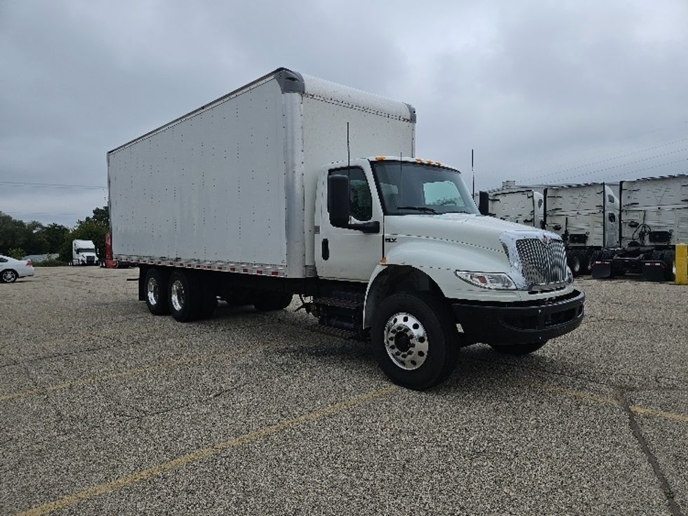 Medium Duty Box Truck-Light and Medium Duty Trucks-International-2021-MV607-Milwaukee-WI-185,566\n\t\tmiles-$ 58,000 - Image 1