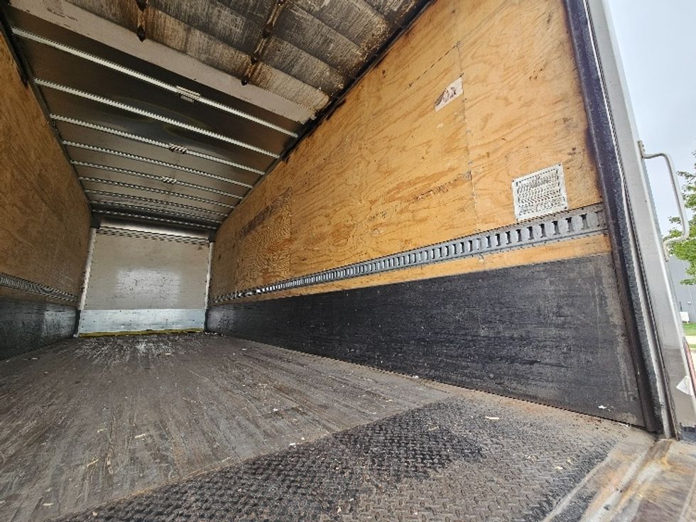 Medium Duty Box Truck-Light and Medium Duty Trucks-International-2021-MV607-Milwaukee-WI-185,566\n\t\tmiles-$ 58,000 - Image 12