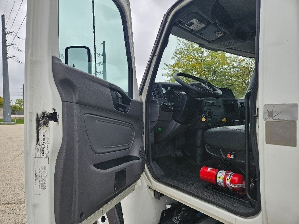 Medium Duty Box Truck-Light and Medium Duty Trucks-International-2021-MV607-Milwaukee-WI-185,566\n\t\tmiles-$ 58,000 - Image 16