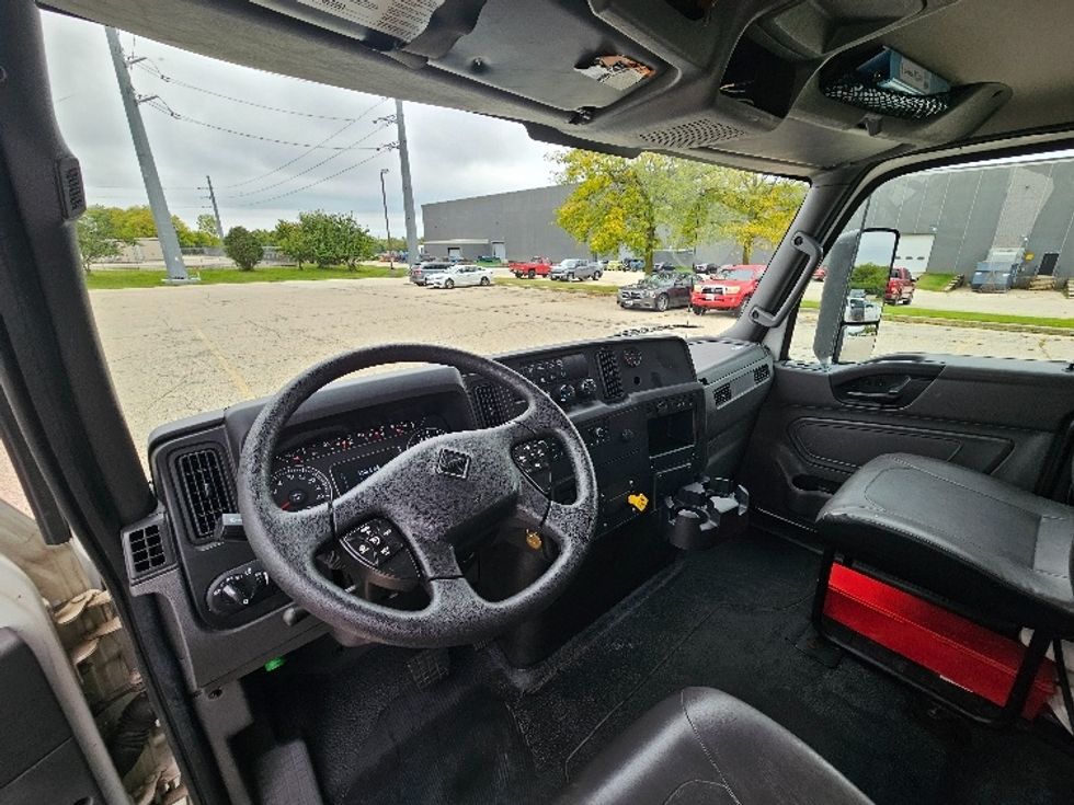 Medium Duty Box Truck-Light and Medium Duty Trucks-International-2021-MV607-Milwaukee-WI-185,566\n\t\tmiles-$ 58,000 - Image 17