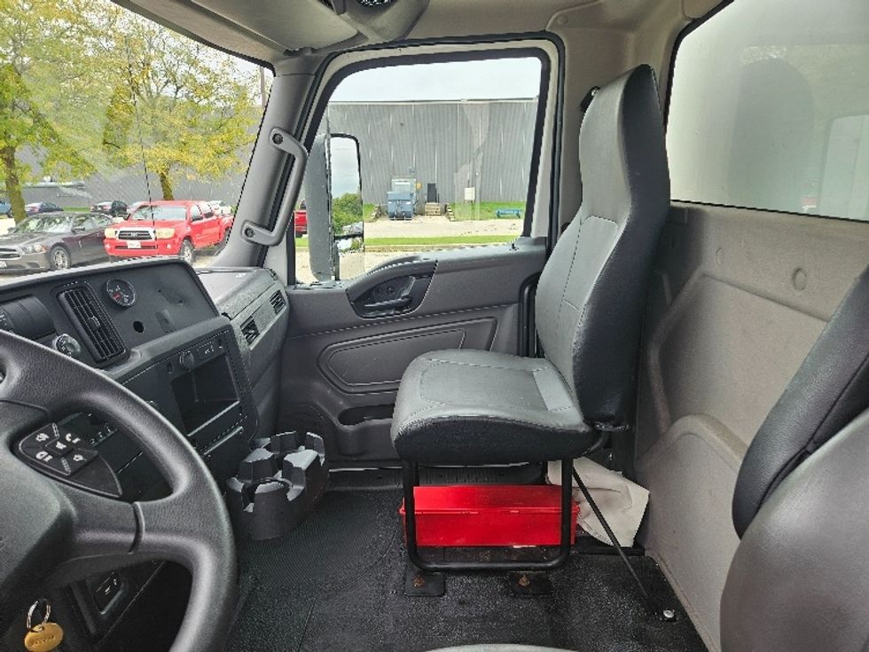 Medium Duty Box Truck-Light and Medium Duty Trucks-International-2021-MV607-Milwaukee-WI-185,566\n\t\tmiles-$ 58,000 - Image 19