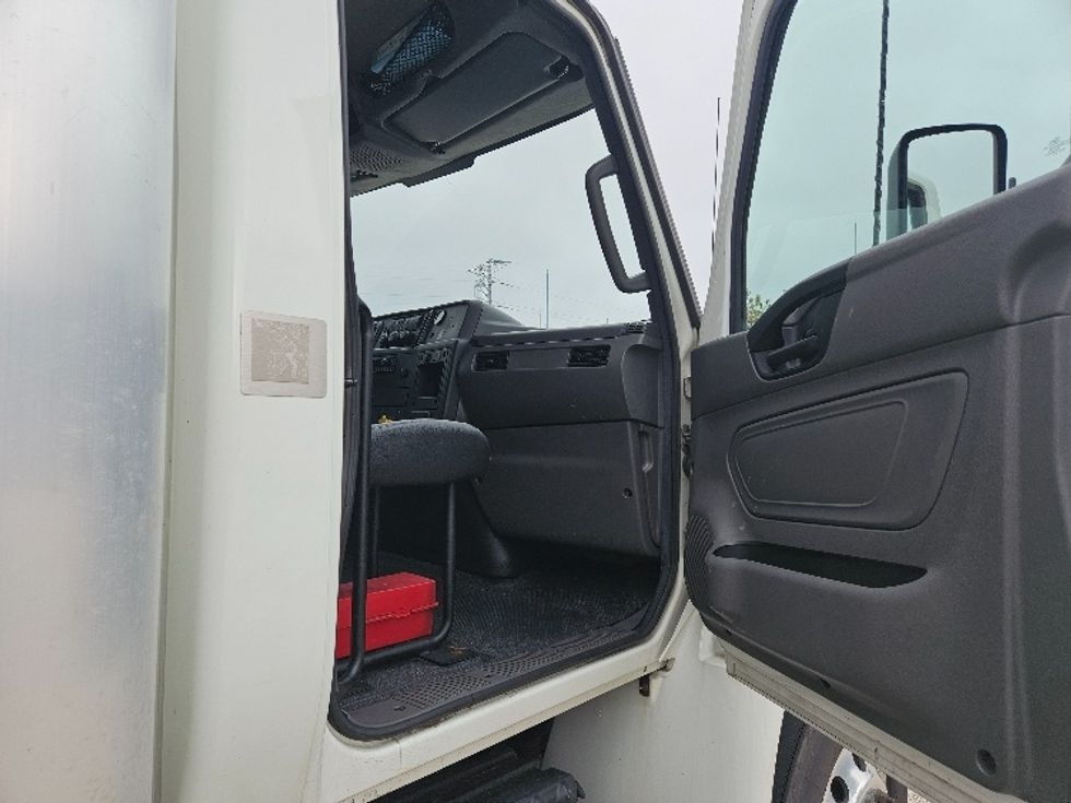 Medium Duty Box Truck-Light and Medium Duty Trucks-International-2021-MV607-Milwaukee-WI-185,566\n\t\tmiles-$ 58,000 - Image 20