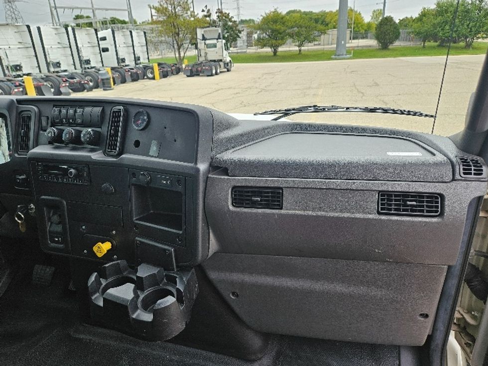 Medium Duty Box Truck-Light and Medium Duty Trucks-International-2021-MV607-Milwaukee-WI-185,566\n\t\tmiles-$ 58,000 - Image 21