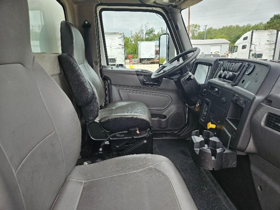 Medium Duty Box Truck-Light and Medium Duty Trucks-International-2021-MV607-Milwaukee-WI-185,566\n\t\tmiles-$ 58,000 - Image 22