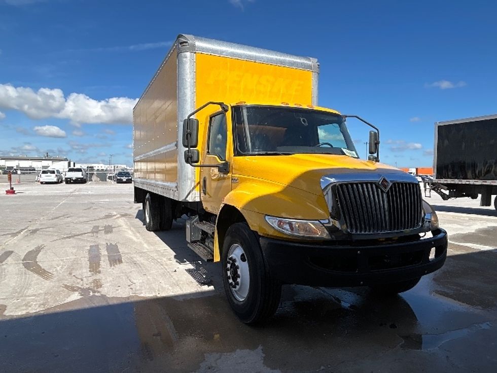 Medium Duty Box Truck-Light and Medium Duty Trucks-International-2021-MV607-Milwaukee-WI-185,599\n\t\tmiles-$ 35,250 - Image 1