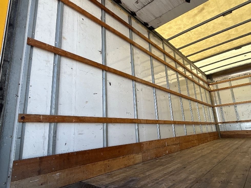 Medium Duty Box Truck-Light and Medium Duty Trucks-International-2021-MV607-Milwaukee-WI-185,599\n\t\tmiles-$ 35,250 - Image 10
