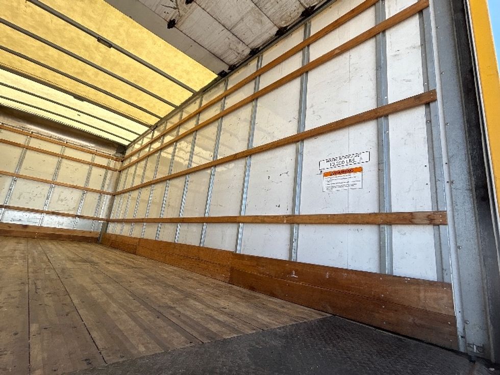 Medium Duty Box Truck-Light and Medium Duty Trucks-International-2021-MV607-Milwaukee-WI-185,599\n\t\tmiles-$ 35,250 - Image 11