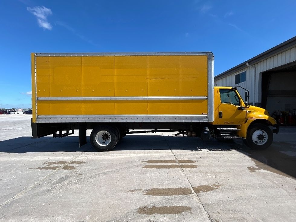 Medium Duty Box Truck-Light and Medium Duty Trucks-International-2021-MV607-Milwaukee-WI-185,599\n\t\tmiles-$ 35,250 - Image 14