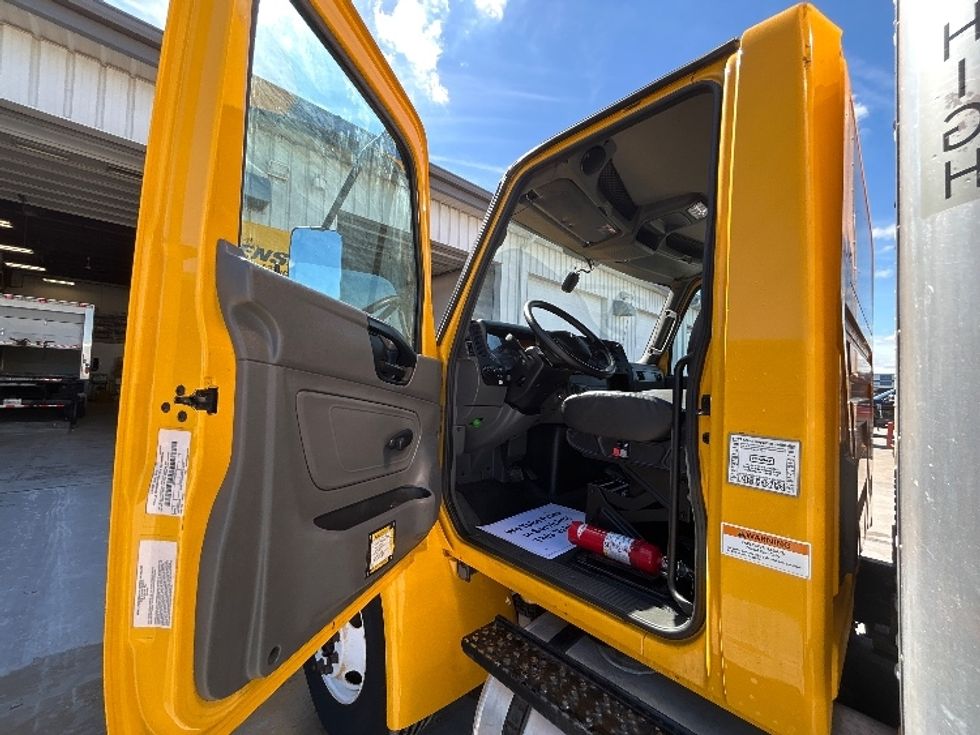 Medium Duty Box Truck-Light and Medium Duty Trucks-International-2021-MV607-Milwaukee-WI-185,599\n\t\tmiles-$ 35,250 - Image 15