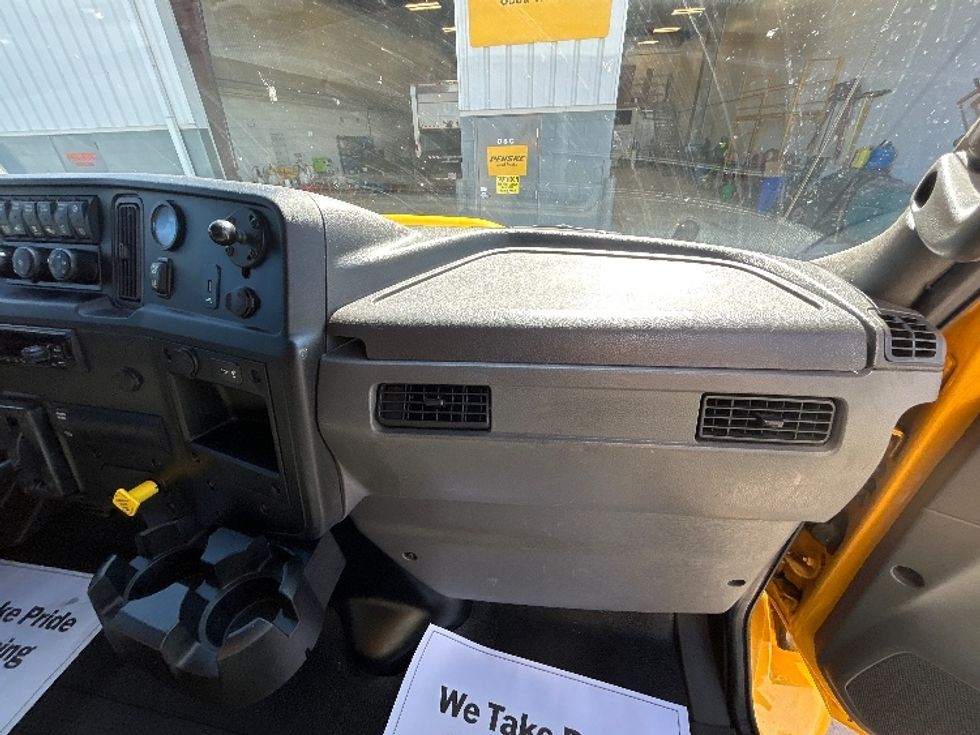 Medium Duty Box Truck-Light and Medium Duty Trucks-International-2021-MV607-Milwaukee-WI-185,599\n\t\tmiles-$ 35,250 - Image 20