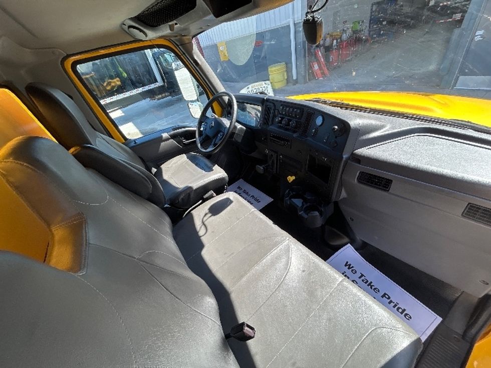 Medium Duty Box Truck-Light and Medium Duty Trucks-International-2021-MV607-Milwaukee-WI-185,599\n\t\tmiles-$ 35,250 - Image 21