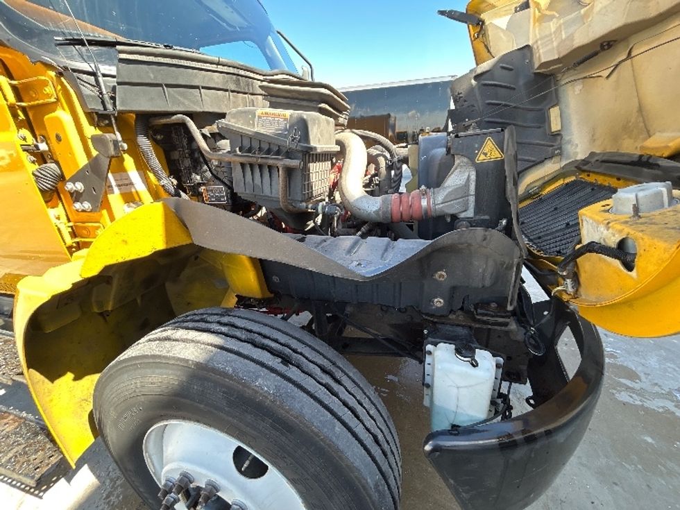 Medium Duty Box Truck-Light and Medium Duty Trucks-International-2021-MV607-Milwaukee-WI-185,599\n\t\tmiles-$ 35,250 - Image 22