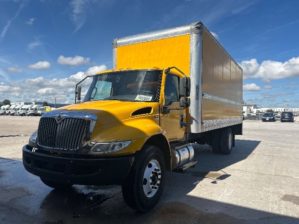 Medium Duty Box Truck-Light and Medium Duty Trucks-International-2021-MV607-Milwaukee-WI-185,599\n\t\tmiles-$ 35,250 - Image 3