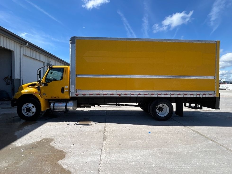 Medium Duty Box Truck-Light and Medium Duty Trucks-International-2021-MV607-Milwaukee-WI-185,599\n\t\tmiles-$ 35,250 - Image 4