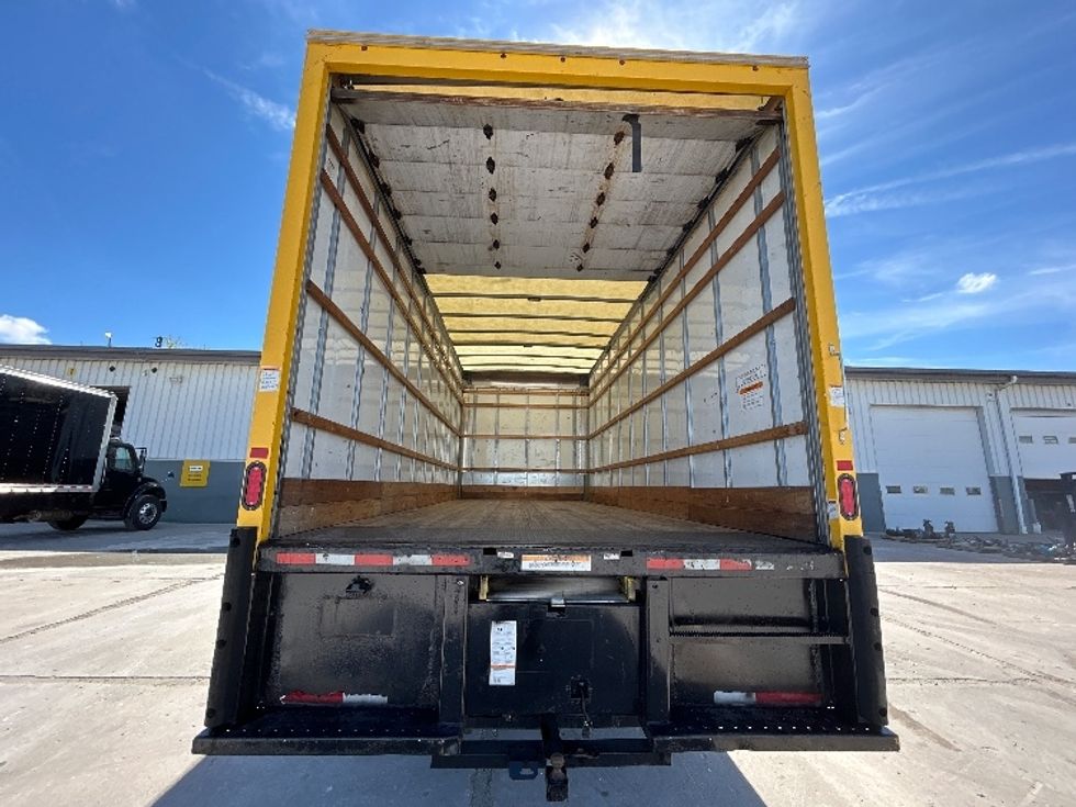 Medium Duty Box Truck-Light and Medium Duty Trucks-International-2021-MV607-Milwaukee-WI-185,599\n\t\tmiles-$ 35,250 - Image 8