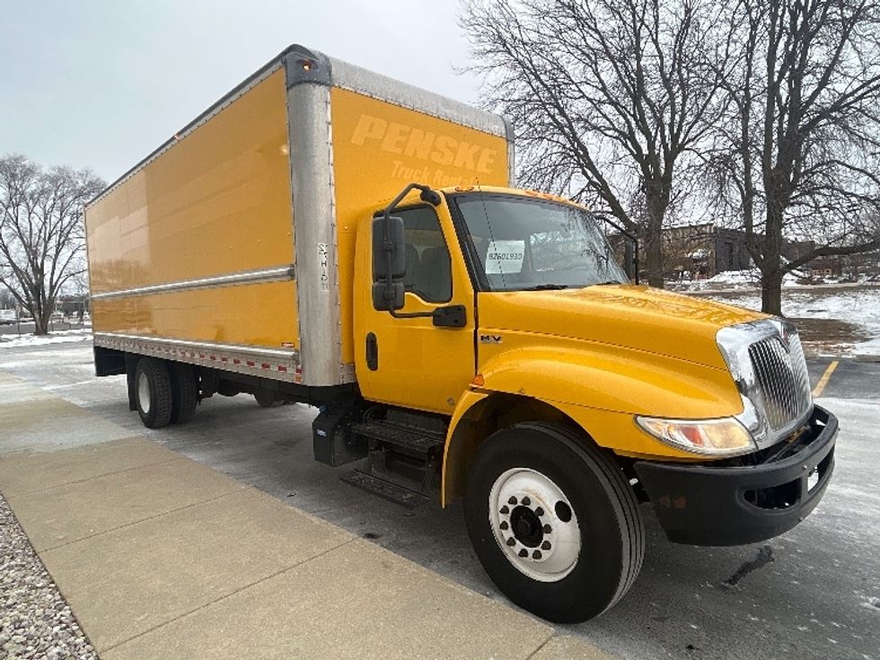 Medium Duty Box Truck-Light and Medium Duty Trucks-International-2021-MV607-Milwaukee-WI-206,681\n\t\tmiles-$ 40,250 - Image 1