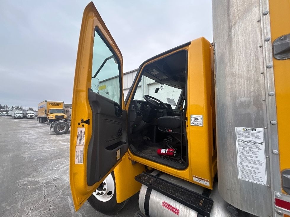 Medium Duty Box Truck-Light and Medium Duty Trucks-International-2021-MV607-Milwaukee-WI-206,681\n\t\tmiles-$ 40,250 - Image 16