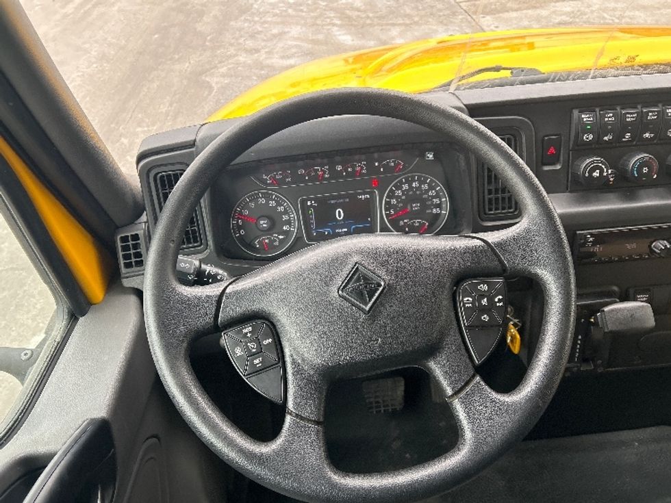 Medium Duty Box Truck-Light and Medium Duty Trucks-International-2021-MV607-Milwaukee-WI-206,681\n\t\tmiles-$ 40,250 - Image 17