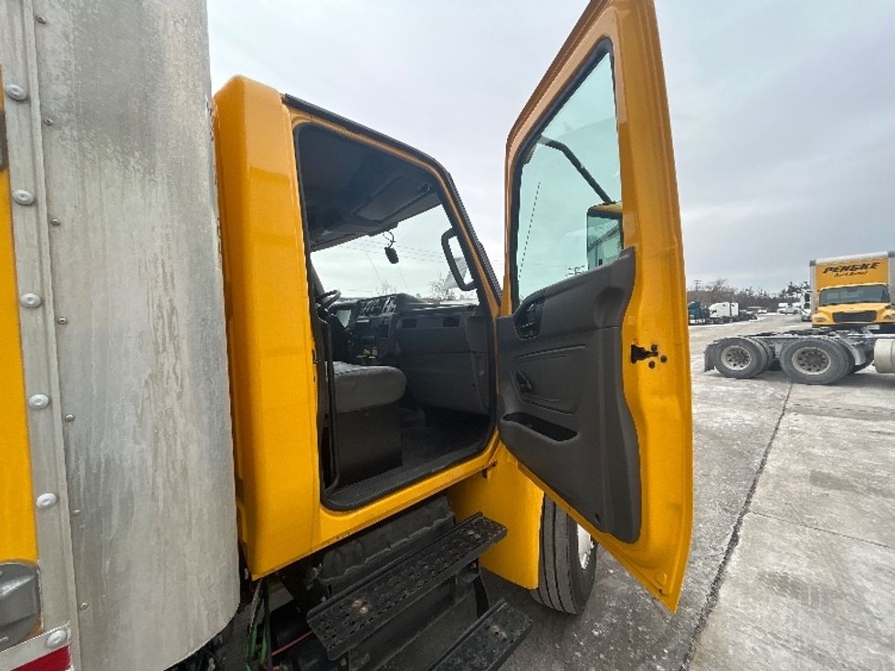 Medium Duty Box Truck-Light and Medium Duty Trucks-International-2021-MV607-Milwaukee-WI-206,681\n\t\tmiles-$ 40,250 - Image 20