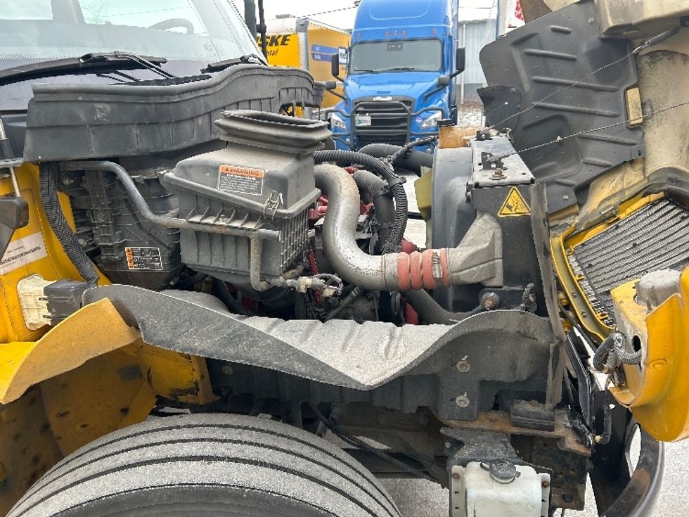 Medium Duty Box Truck-Light and Medium Duty Trucks-International-2021-MV607-Milwaukee-WI-206,681\n\t\tmiles-$ 40,250 - Image 23