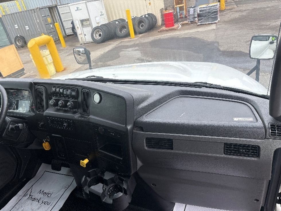 Medium Duty Box Truck-Light and Medium Duty Trucks-International-2021-MV607-Mississauga-ON-316,764\n\t\tkm-$ 72,500 - Image 21
