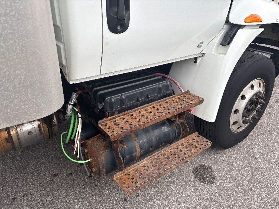 Medium Duty Box Truck-Light and Medium Duty Trucks-International-2021-MV607-Mississauga-ON-316,764\n\t\tkm-$ 72,500 - Image 26