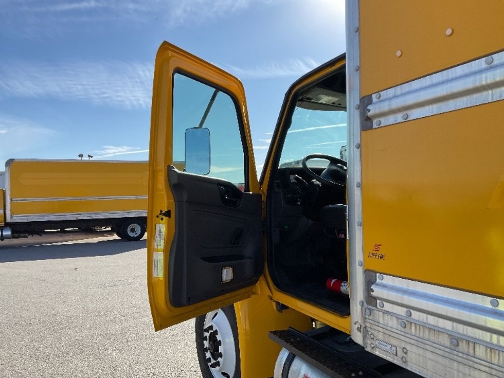 Medium Duty Box Truck-Light and Medium Duty Trucks-International-2021-MV607-Moberly-MO-209,036\n\t\tmiles-$ 41,000 - Image 16