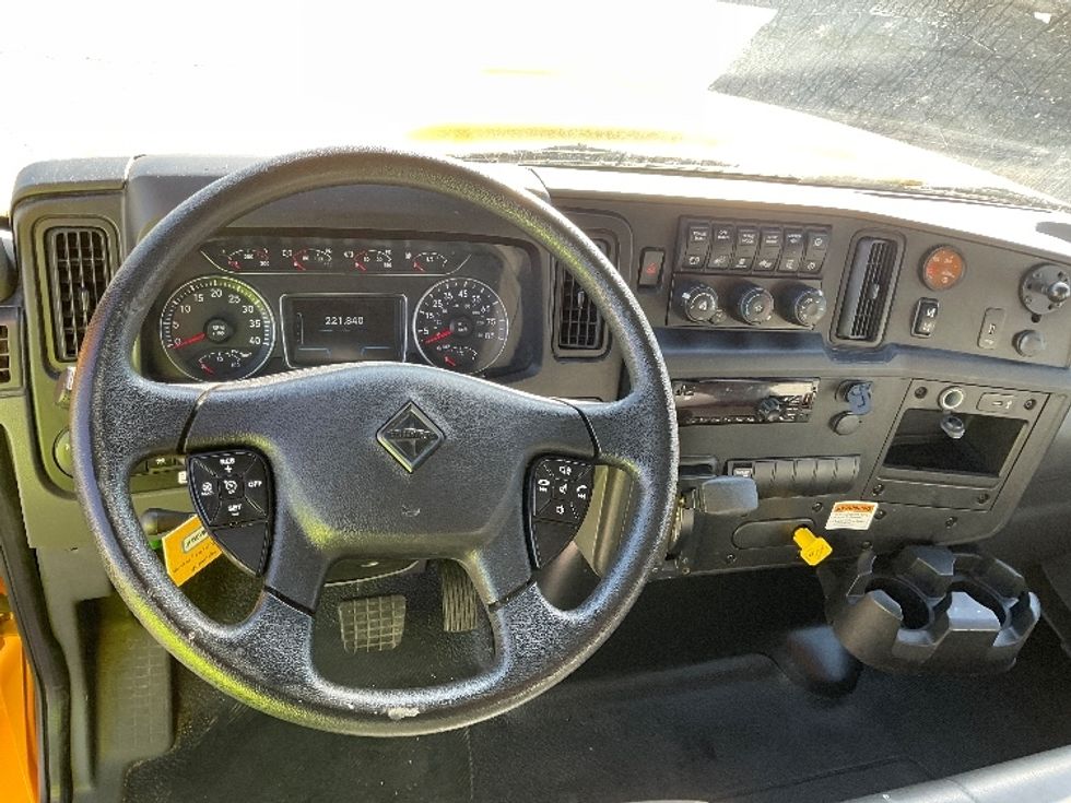 Medium Duty Box Truck-Light and Medium Duty Trucks-International-2021-MV607-Moberly-MO-221,841\n\t\tmiles-$ 39,000 - Image 17