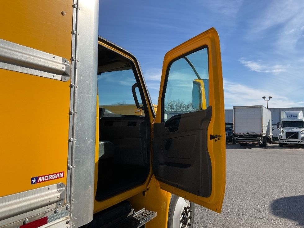 Medium Duty Box Truck-Light and Medium Duty Trucks-International-2021-MV607-Moberly-MO-221,841\n\t\tmiles-$ 39,000 - Image 19