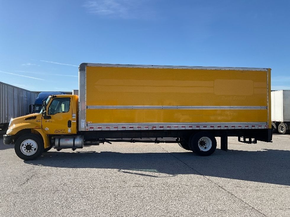 Medium Duty Box Truck-Light and Medium Duty Trucks-International-2021-MV607-Moberly-MO-221,841\n\t\tmiles-$ 39,000 - Image 4