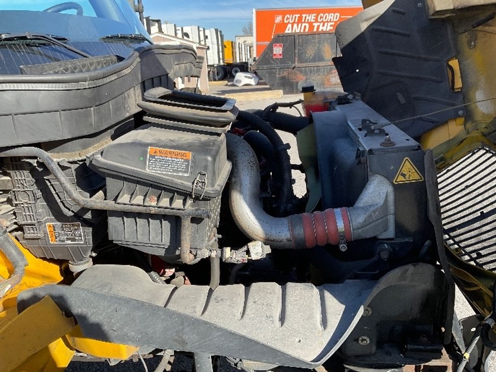 Medium Duty Box Truck-Light and Medium Duty Trucks-International-2021-MV607-Moberly-MO-234,772\n\t\tmiles-$ 37,250 - Image 23