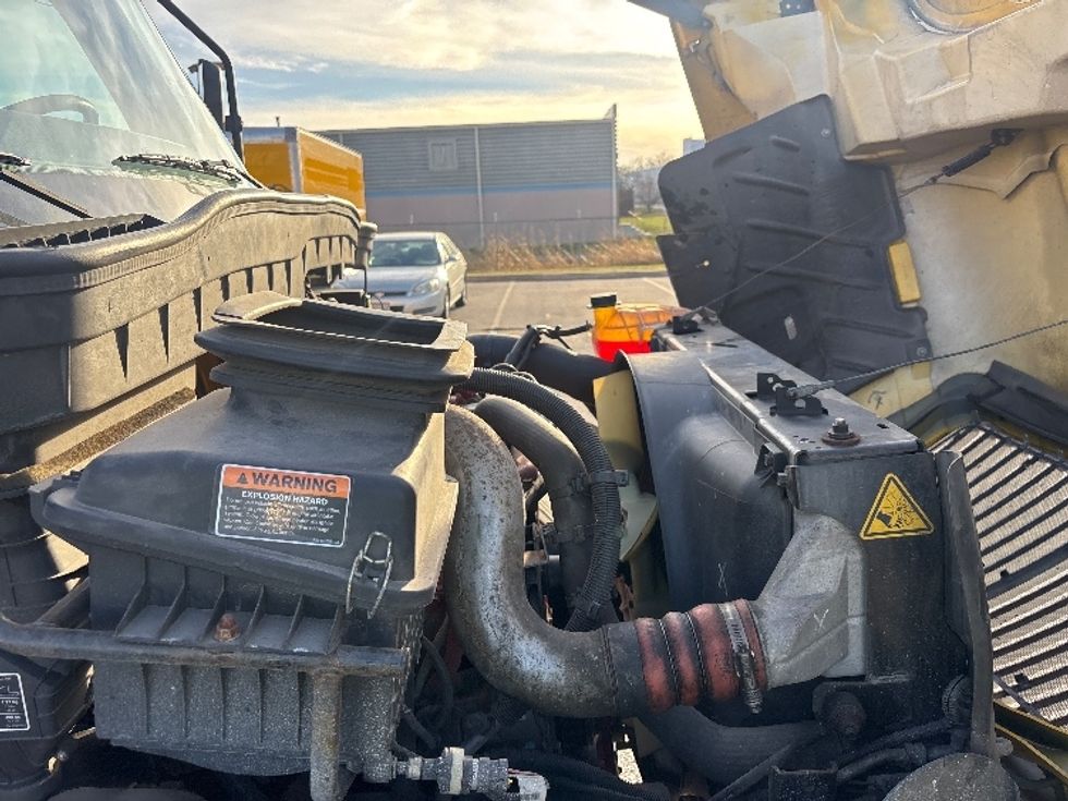 Medium Duty Box Truck-Light and Medium Duty Trucks-International-2021-MV607-Moberly-MO-234,910\n\t\tmiles-$ 37,250 - Image 23