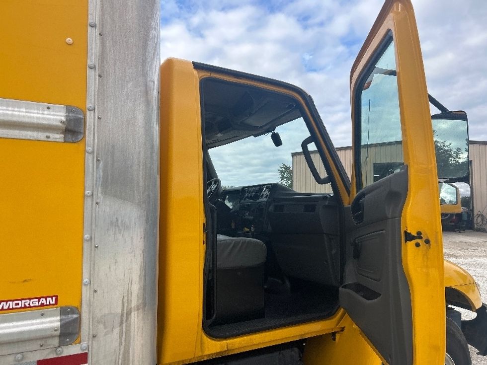 Medium Duty Box Truck-Light and Medium Duty Trucks-International-2021-MV607-Moberly-MO-242,183\n\t\tmiles-$ 34,750 - Image 19
