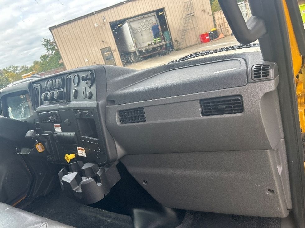 Medium Duty Box Truck-Light and Medium Duty Trucks-International-2021-MV607-Moberly-MO-242,183\n\t\tmiles-$ 34,750 - Image 20