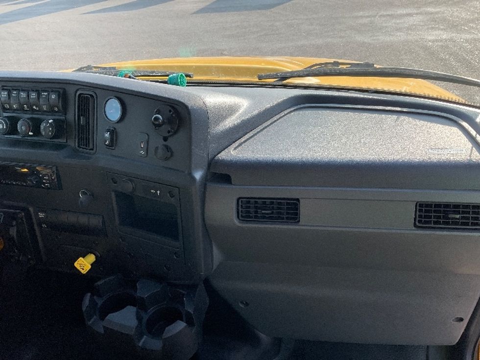 Medium Duty Box Truck-Light and Medium Duty Trucks-International-2021-MV607-Moberly-MO-250,138\n\t\tmiles-$ 33,000 - Image 21