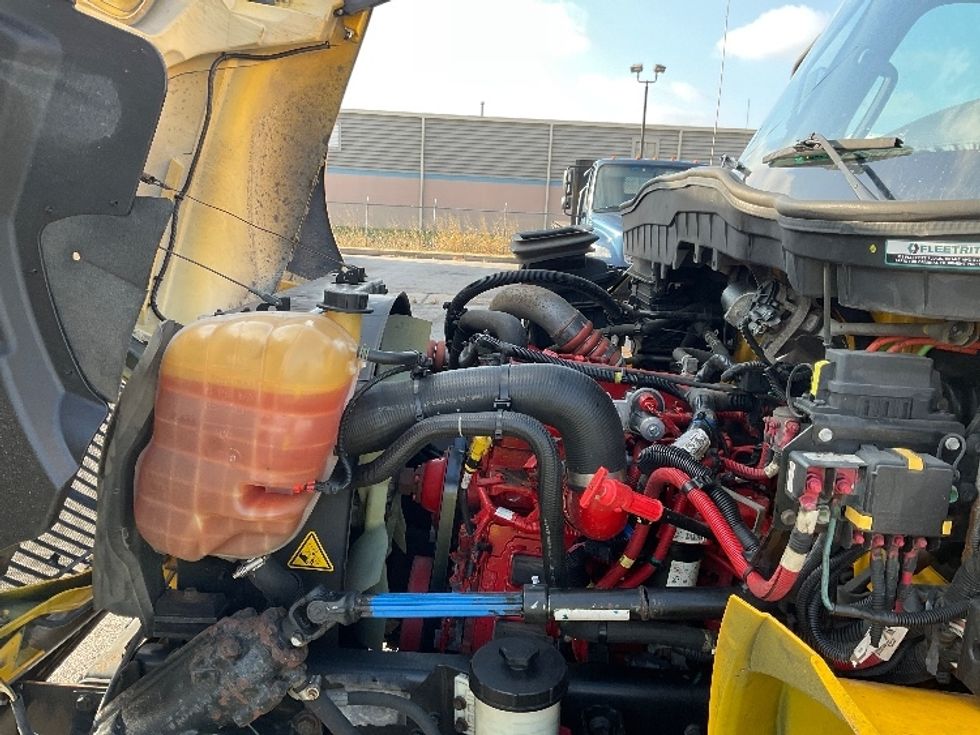 Medium Duty Box Truck-Light and Medium Duty Trucks-International-2021-MV607-Moberly-MO-250,138\n\t\tmiles-$ 33,000 - Image 24