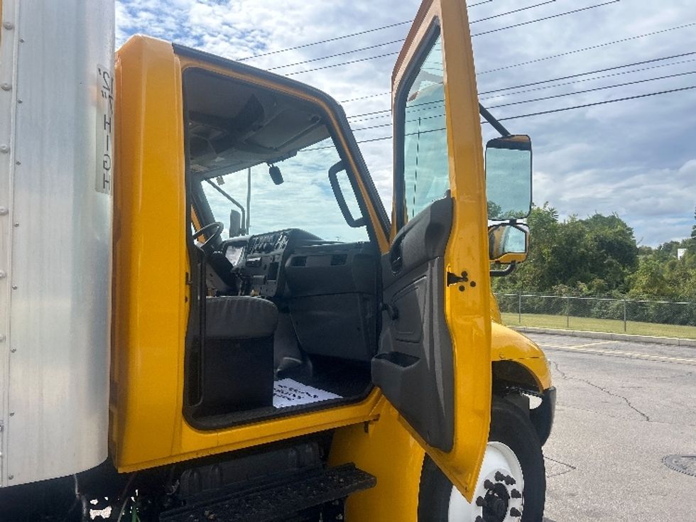 Medium Duty Box Truck-Light and Medium Duty Trucks-International-2021-MV607-Monroe-OH-204,861\n\t\tmiles-$ 35,500 - Image 19