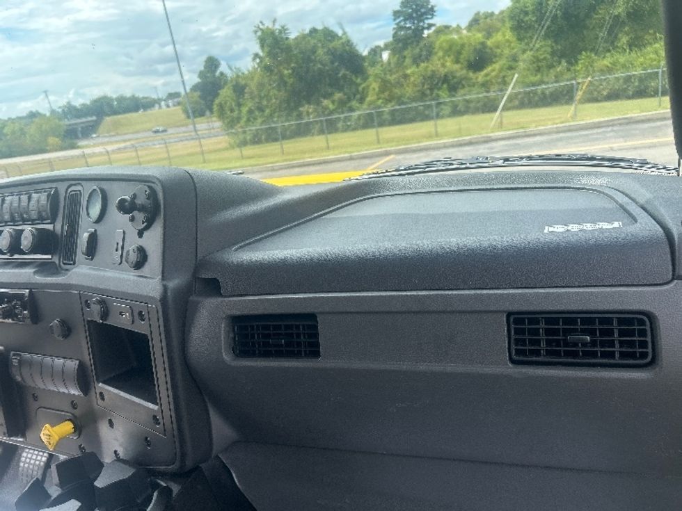 Medium Duty Box Truck-Light and Medium Duty Trucks-International-2021-MV607-Monroe-OH-204,861\n\t\tmiles-$ 35,500 - Image 20