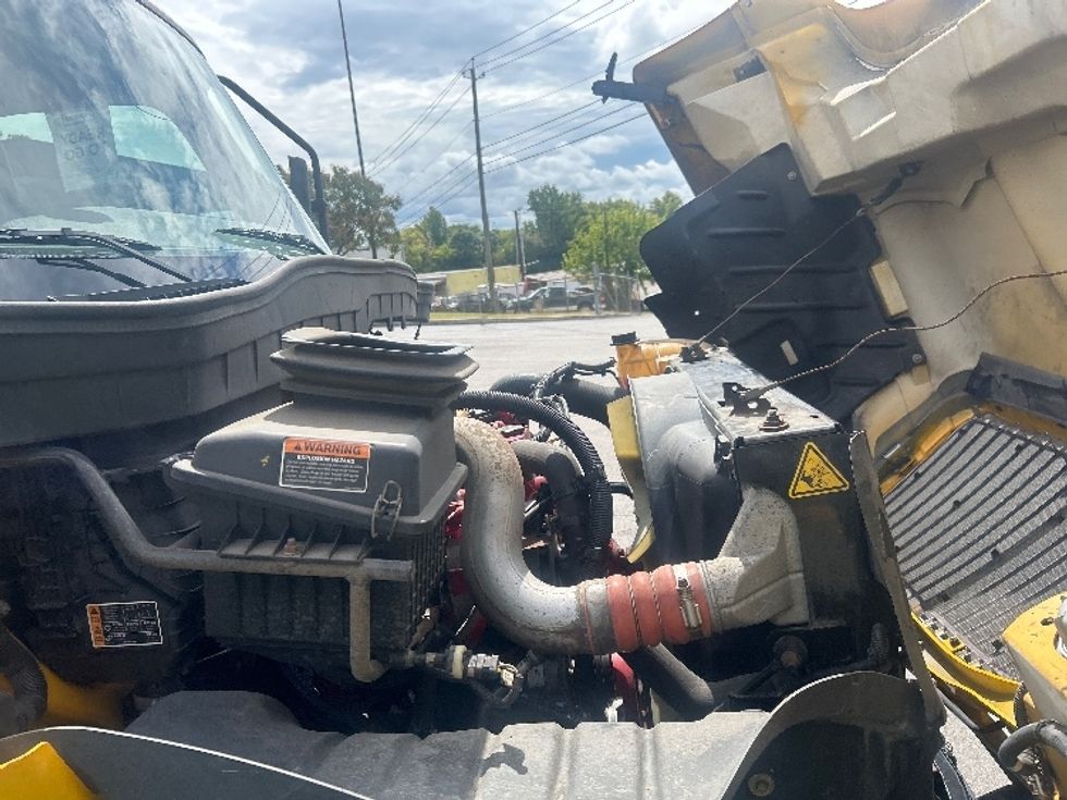 Medium Duty Box Truck-Light and Medium Duty Trucks-International-2021-MV607-Monroe-OH-204,861\n\t\tmiles-$ 35,500 - Image 22
