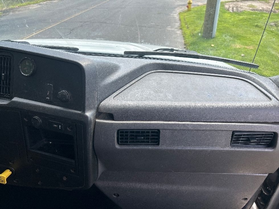 Medium Duty Box Truck-Light and Medium Duty Trucks-International-2021-MV607-Montgomery-NY-183,482\n\t\tmiles-$ 57,500 - Image 20