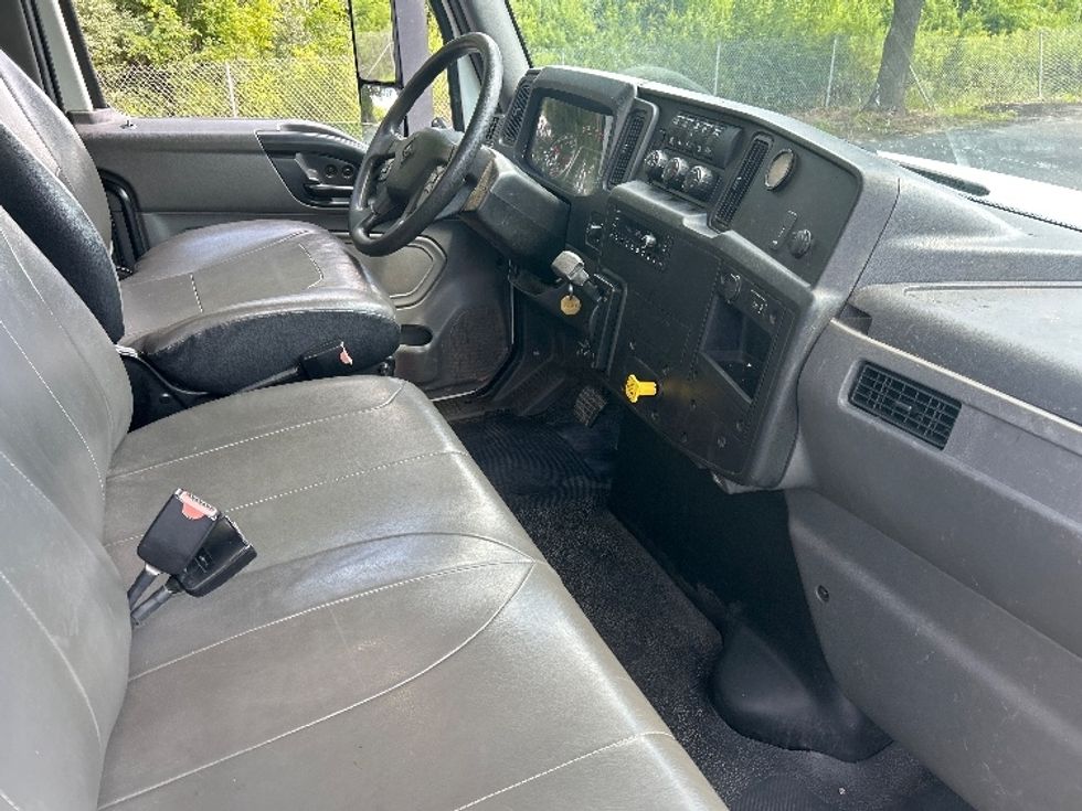 Medium Duty Box Truck-Light and Medium Duty Trucks-International-2021-MV607-Montgomery-NY-183,482\n\t\tmiles-$ 57,500 - Image 21