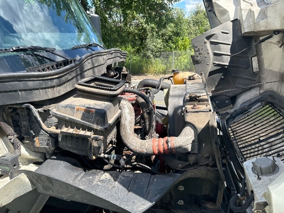 Medium Duty Box Truck-Light and Medium Duty Trucks-International-2021-MV607-Montgomery-NY-183,482\n\t\tmiles-$ 57,500 - Image 22