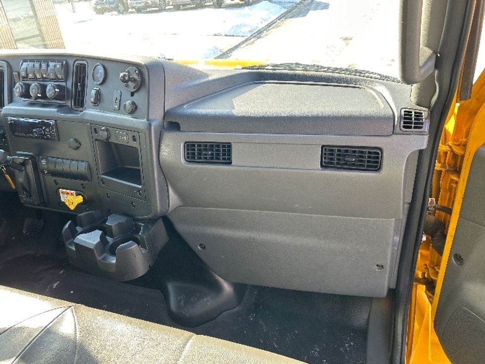 Medium Duty Box Truck-Light and Medium Duty Trucks-International-2021-MV607-Montgomery-NY-186,376\n\t\tmiles-$ 39,250 - Image 21