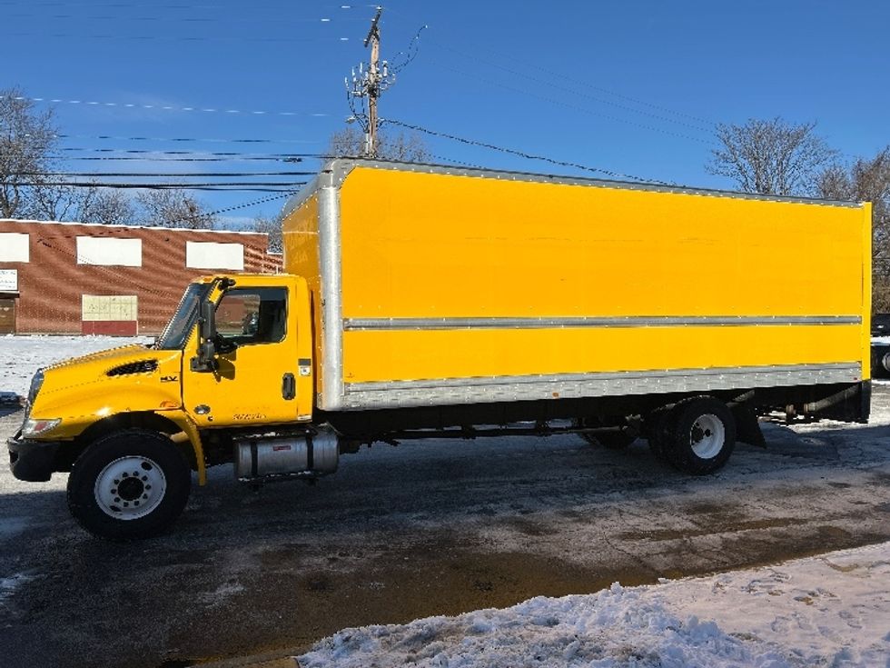 Medium Duty Box Truck-Light and Medium Duty Trucks-International-2021-MV607-Montgomery-NY-186,376\n\t\tmiles-$ 39,250 - Image 4