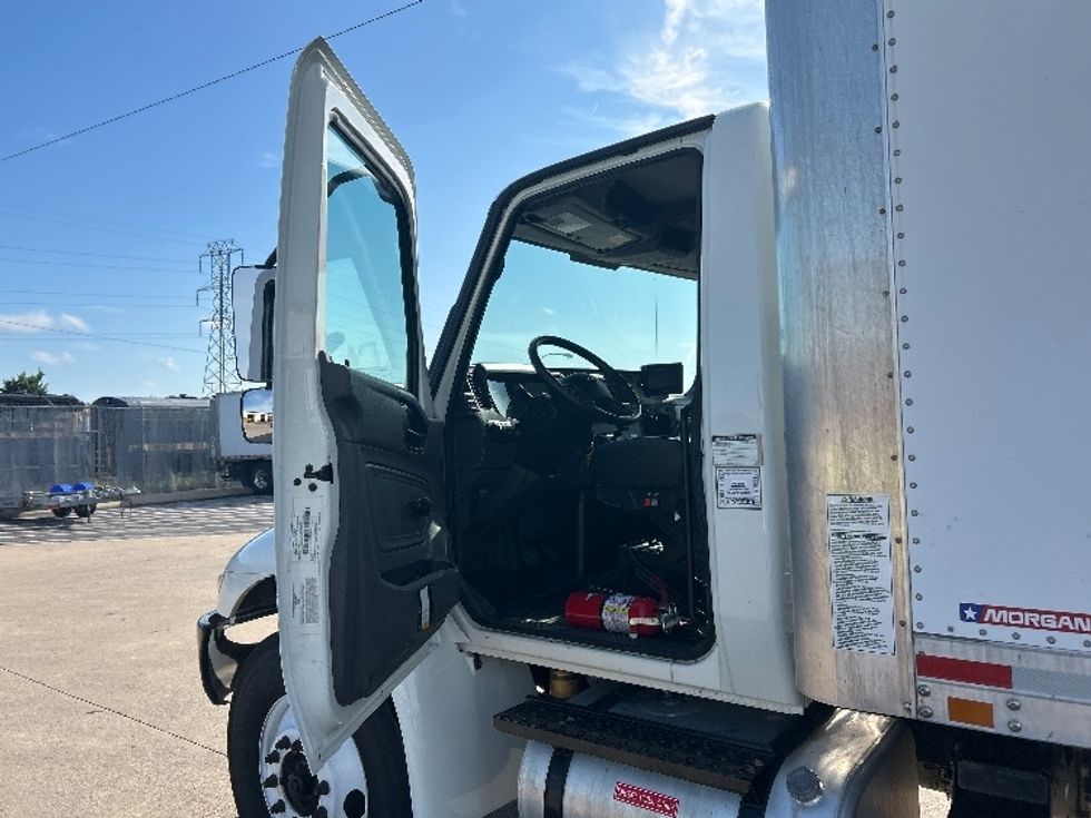 Medium Duty Box Truck-Light and Medium Duty Trucks-International-2021-MV607-Murfreesboro-TN-64,475\n\t\tmiles-$ 78,500 - Image 16