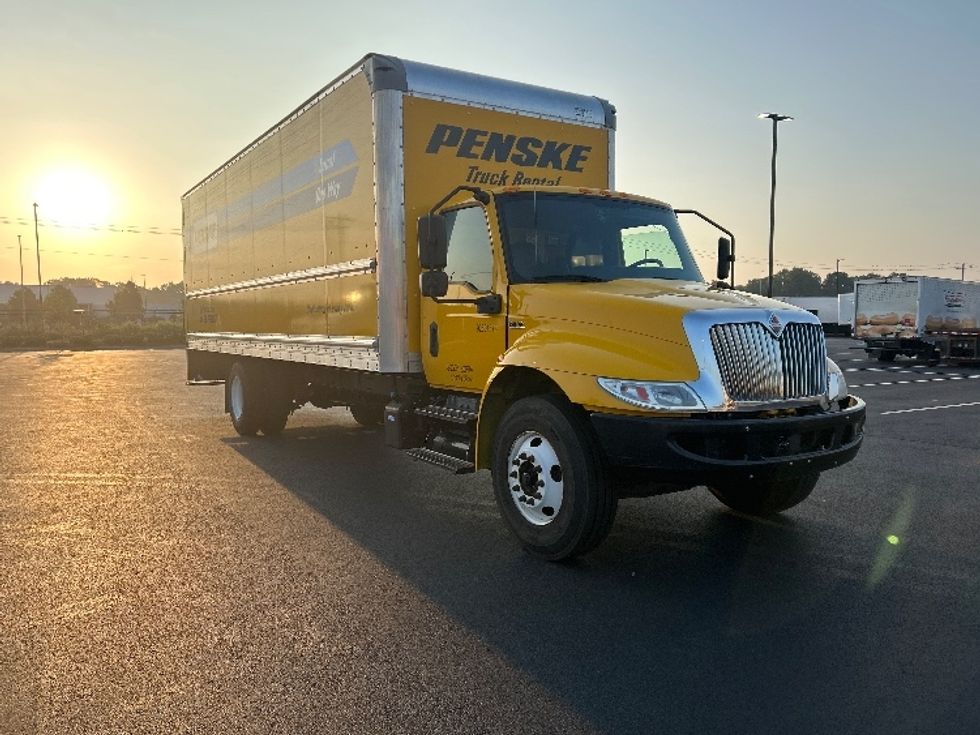 Medium Duty Box Truck-Light and Medium Duty Trucks-International-2021-MV607-Nashville (Mount Juliet)-TN-201,454\n\t\tmiles-$ 41,500 - Image 1