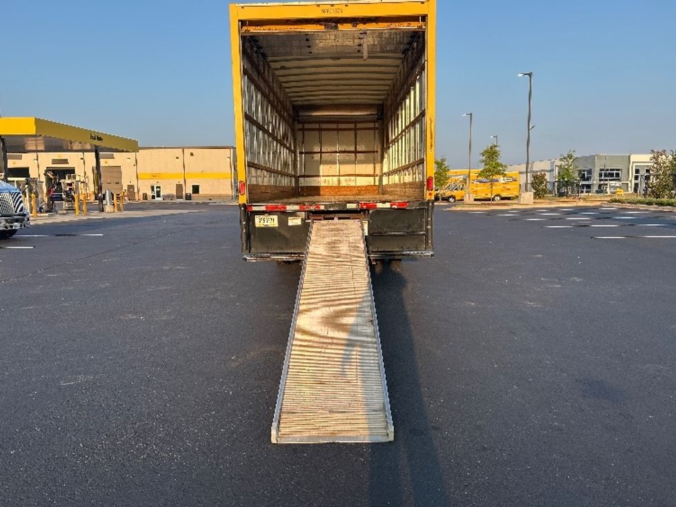 Medium Duty Box Truck-Light and Medium Duty Trucks-International-2021-MV607-Nashville (Mount Juliet)-TN-201,454\n\t\tmiles-$ 41,500 - Image 9